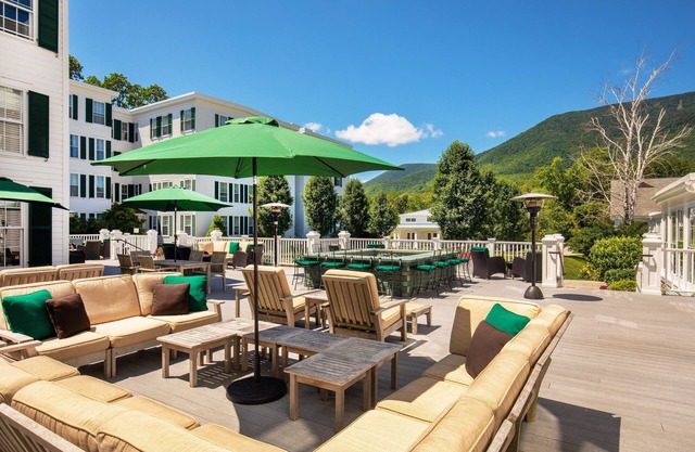 Luxurious Escape + Pool & Hot Tub Access