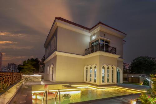 Luxurious Five Bedroom Villa with Private Pool