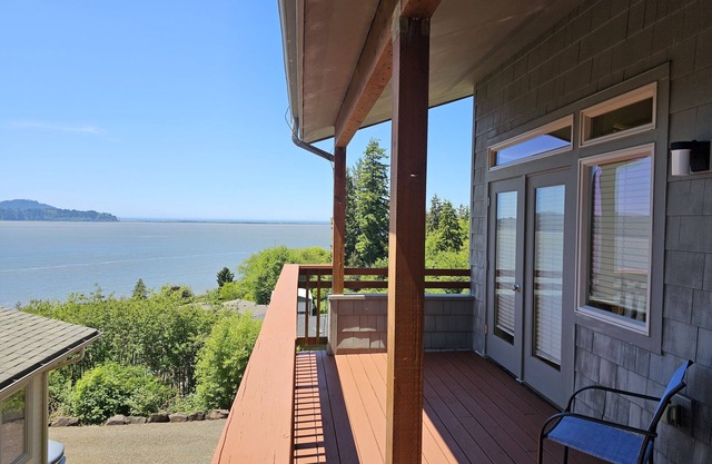 Luxurious Home W/Bay & Ocean Views - 2 of 3 Bdrms Masters!