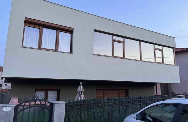 Luxurious House w/Wi-Fi + Parking
