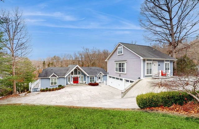 Luxurious Lake Norris Lakefront w/Private Dock, Slide, Fire Pit, Game Room