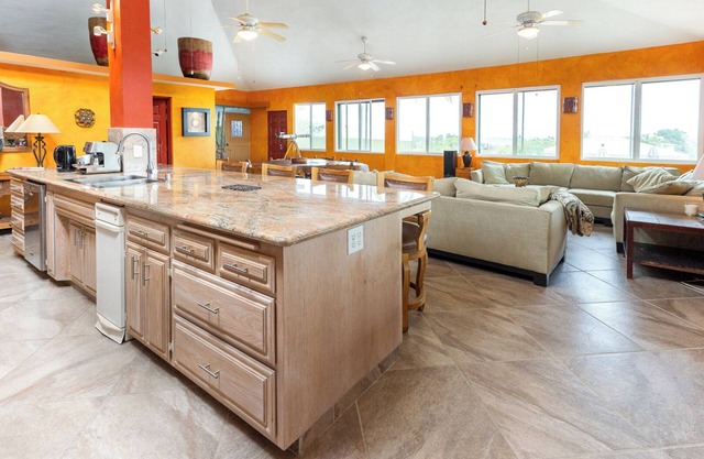 Luxurious Los Barriles Villa: Private Pool & Close to Pickleball