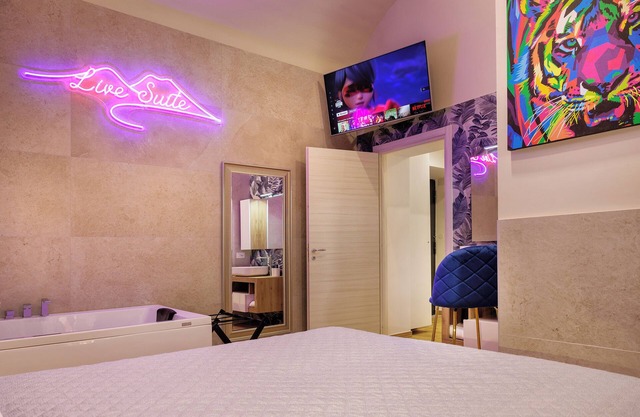 Luxurious mini apartment with jacuzzi tub, suitable for families