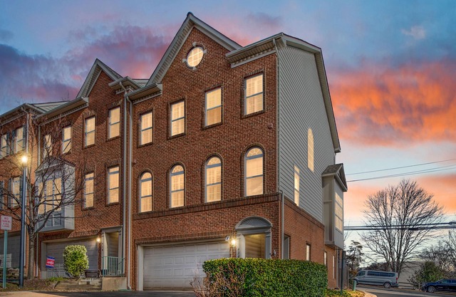 Luxurious-Modern-OpenConcept-PvtGarage-MinsfromDC