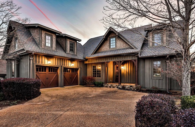 Luxurious Mountain Getaway: Sleeps 15 in Currahee Club