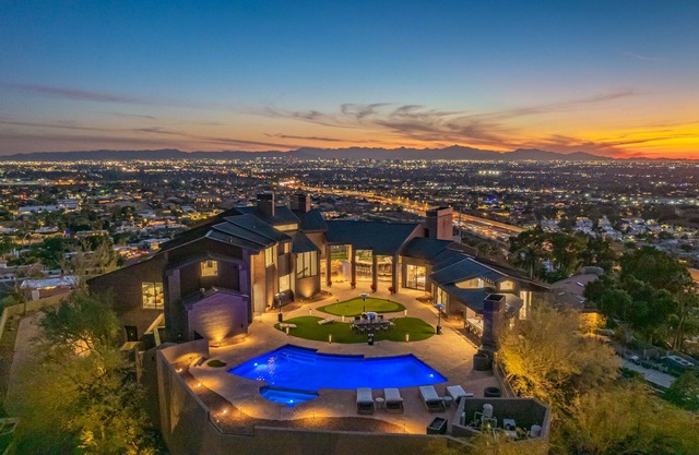 Luxurious Mountaintop Mansion, Heated Pool & Views