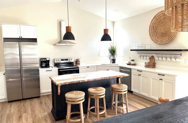 Luxurious New House Between Ark Encounter and Creation Museum-Sleeps 8