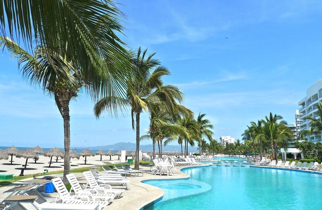 Luxurious newly renovated BeachFront Condo & Vidanta Membership