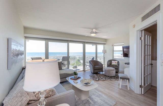 LUXURIOUS Oceanfront - Beachdrifter 201 South-end w wrap around balcony
