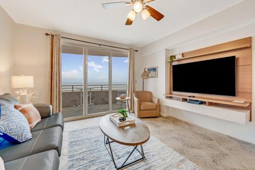 Luxurious Oceanfront Haven, Newly Remodeled 1BR with All-New Furnishings at the Wyndham Ocean Walk