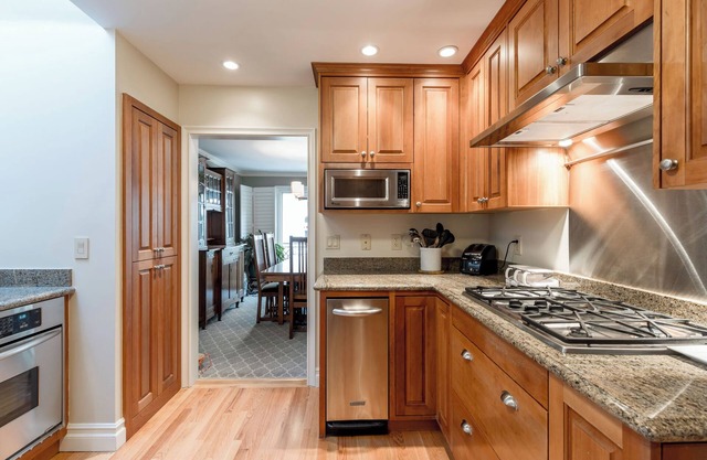 Luxurious Pacific Heights Retreat with Rooftop Deck