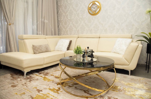 Luxurious property that offers excellent services. Only 5mins away from the mall