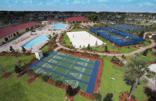 Luxurious RV Resort Lot - Class A only - near Pompano Beach area w/Tiki Hut
