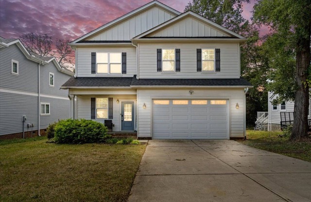 Luxurious, Sleeps 13, Pool Table & Game Room, Spacious, 5 mins to Uptown