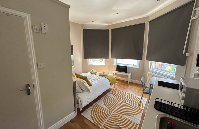 luxurious studio 6, Cricklewood London