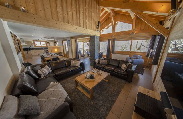 Luxury 12 person Mountain Chalet with XL Hot Tub, Large Garden & Amazing Views
