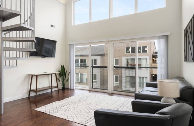 Luxury 2-Bed 2-Bath in Grandview