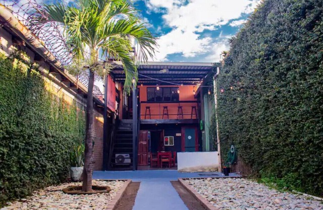 Luxury 2-floor 2-bedroom house!