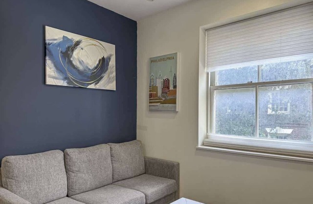 Luxury 2BD | 5 Beds | Rittenhouse