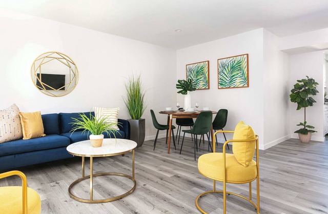 Luxury 2BR Apartment Great Area + Parking