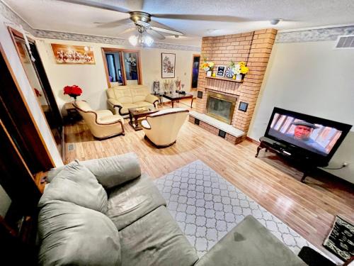 Luxury 2BR home in Newmarket