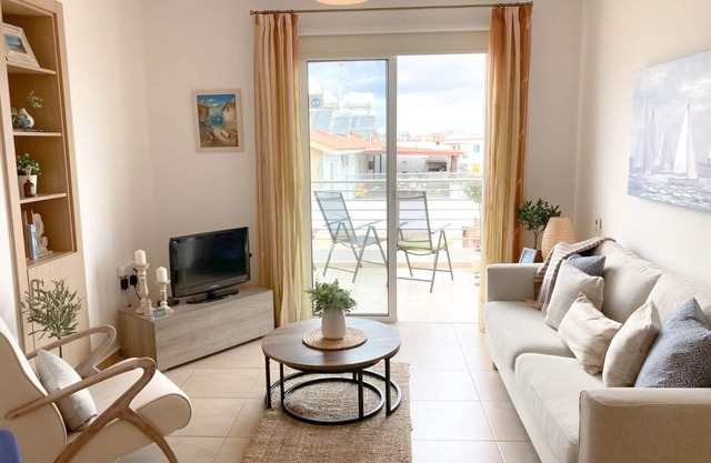 Luxury 2nd Floor Apartment With Communal Pool, Playground,