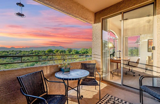 Luxury 3BD 2BA Home Near Tucson with Desert Views - Low Summer Rates!