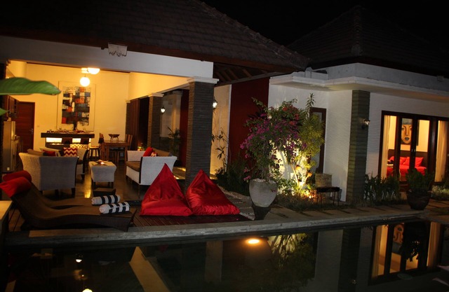 Luxury 3BR villa close to Double Six beach