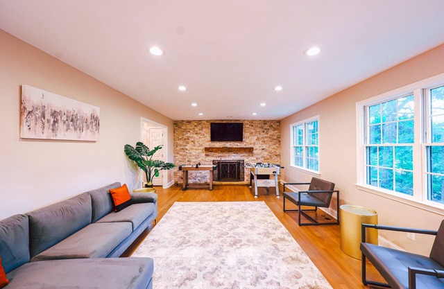 Luxury 4-6 Bedroom House with Movie Theater