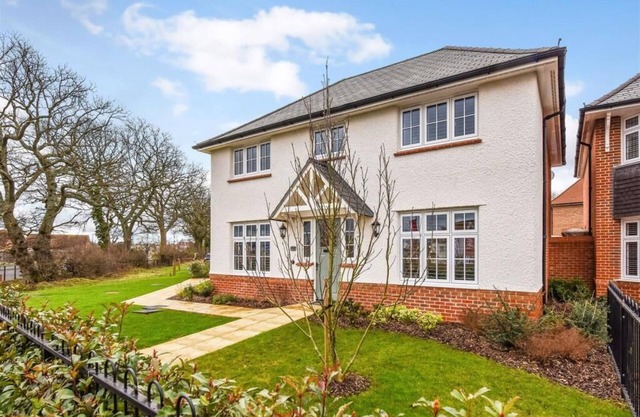 Luxury 4 Bedroom Detached House