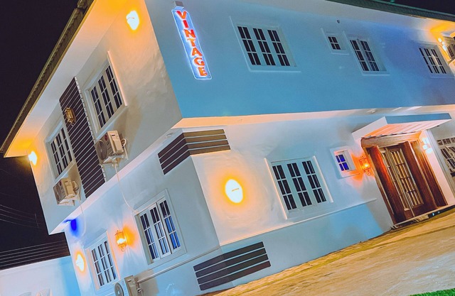 LUXURY 7 BEDROOMS ENTIRE HOUSE ACCOMODATION IN IBADAN, OYO STATE