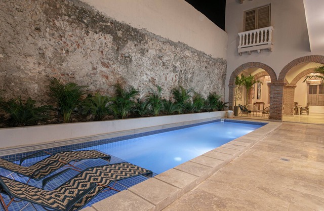Luxury 7 Bedroom Villa with large pool & rooftop