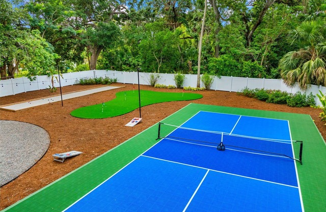 Luxury 9 Bedroom Retreat - Heated Pool & Hot Tub