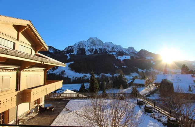 Luxury Apartment 'Chalet Solidage' with Mountain View