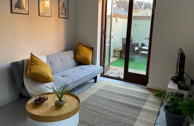 Luxury apartment close to Gatwick Airport