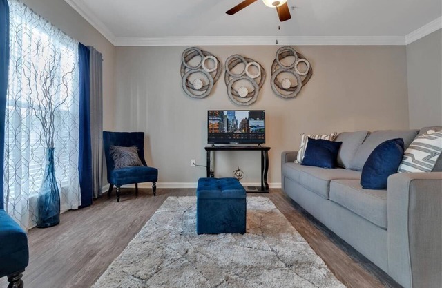 Luxury Apartment Home minutes away from Airport