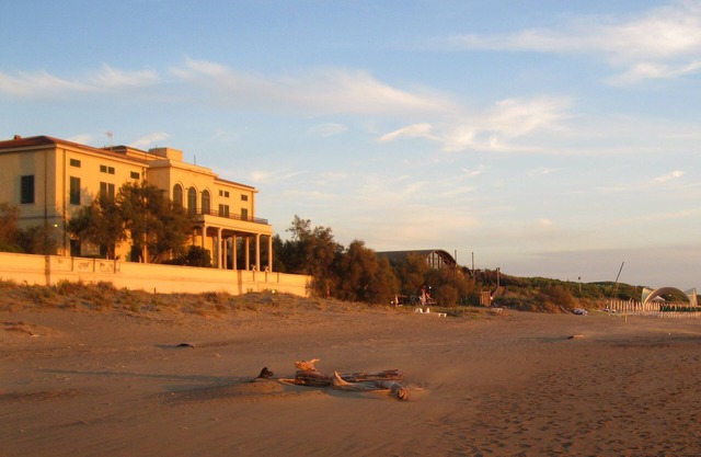 Luxury Apartment In Beachfront Villa, 4 Bedrooms, 3 bathrooms, 1600 sf