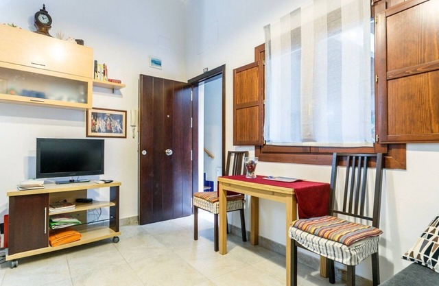 LUXURY APARTMENT NEAR CATHEDRAL WITH INTERNET WIFI FREE&SAT (OPTIONAL PARKING)
