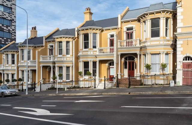 Luxury Apartment on Stuart
