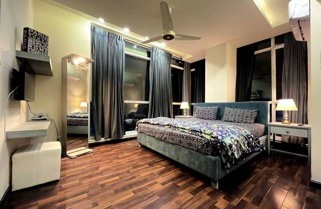 Luxury Apartment w/City View