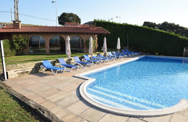 Luxury apartment with pool and tennis court. Usil-Mogro beach front