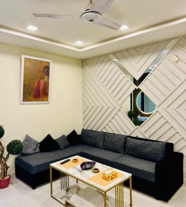 Luxury apartment with Pool Gym amenities By The Urban B&B