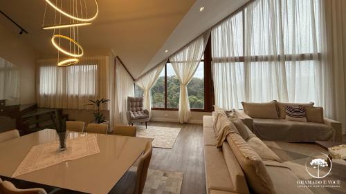 Luxury Apt with 3 Suites in Front of Rua Torta