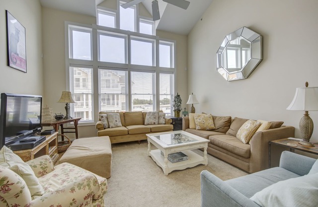 Luxury Bayfront! SUPER LOCATION & Sunsets! POOL! Close to Ocean! Elevator! 5 BR!