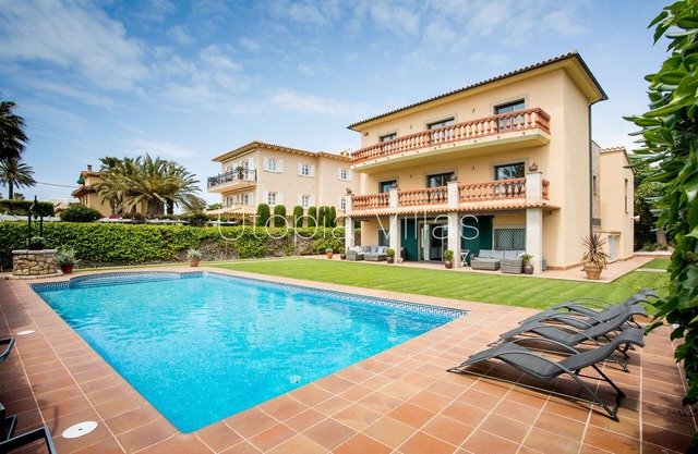 Luxury beach front villa for 14 people in Sitges, Barcelona
