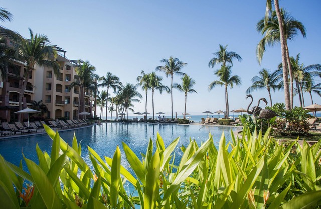 Luxury Beachfront Villa – Summer & Fall Specials, Ocean Views, Pool & More!