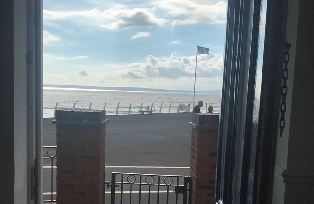 Luxury beachfront pet friendly 3 bed townhouse