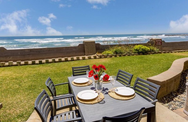 Luxury Beachfront Lower Cottage, E17 North Coast Village