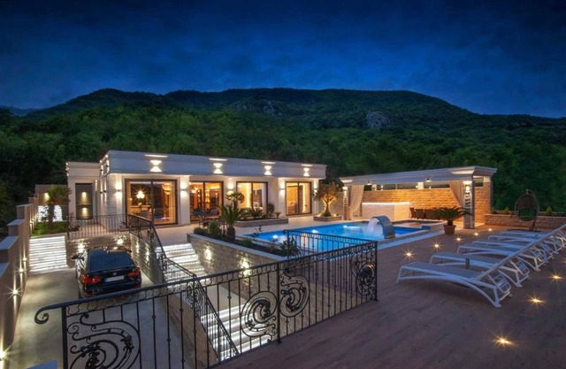 Luxury Blue Wave Villa