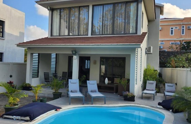 luxury cheerful 4 bedrooms villa in Calodyne